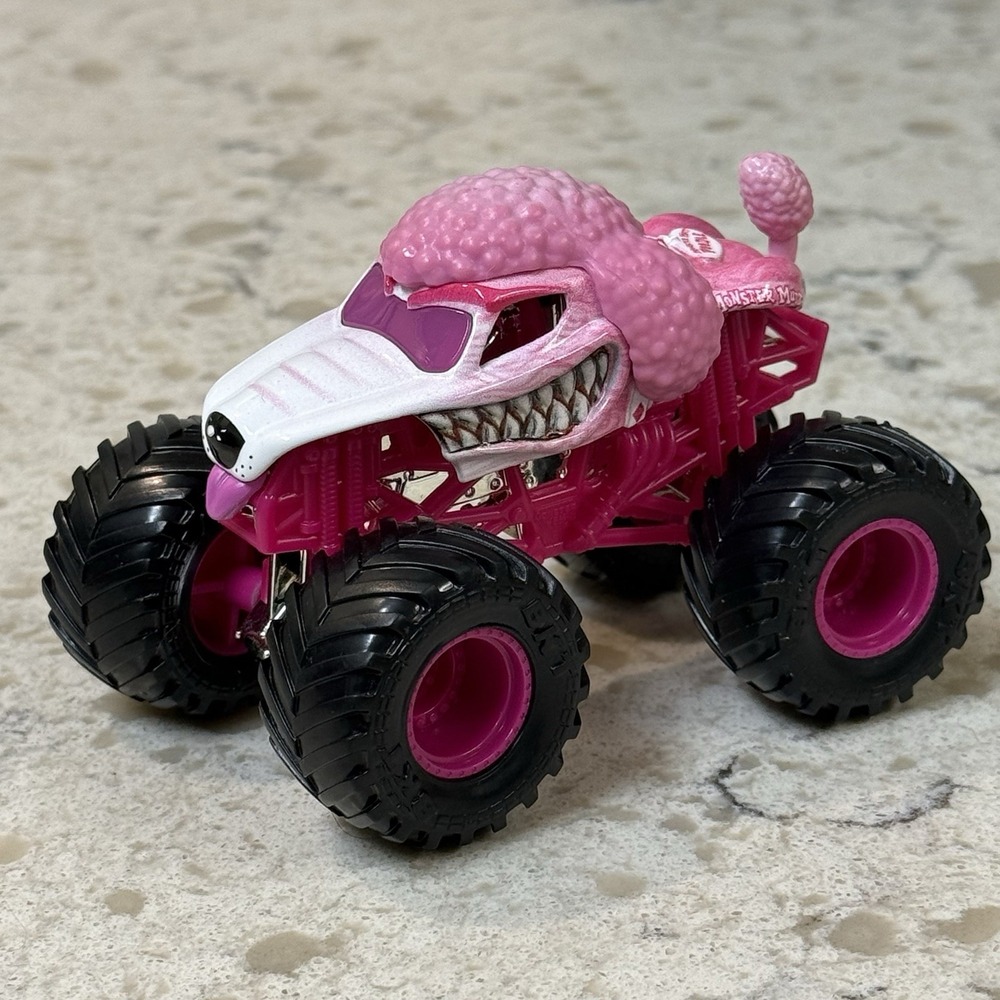 Spin Master Monster Jam Mutt Pink Poodle Truck Series 10 Ruff Crowd Die Cast
